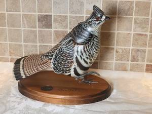 lot 21 image: Gorgeous Ducks Unlimited Handpainted Decoy Mount - Chris Olson - Grouse