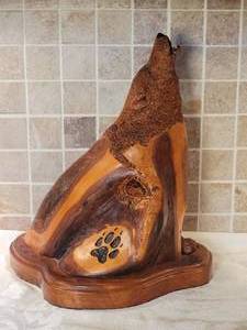 lot 54 image: Brilliant Fine Art Naturalist Wood Sculpture - Howling Wolf