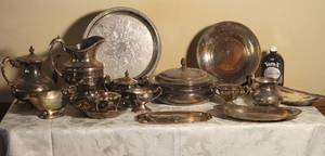 lot 58 image: Timeless Vintage Silver Plate Dining Service Accessories - (15)