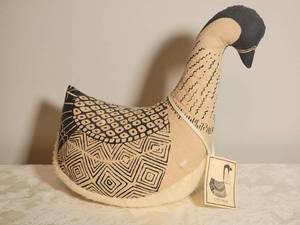 lot 186 image: Indigenous Hawaiian Handmade Plush Figure - Tutu Nene