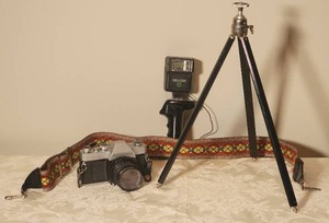 lot 70B image: Mamiya MSX 500 Camera - Mamiya Auto SX 12 f50mm Lens - Tripod - Sunpak Auto 101 Flash