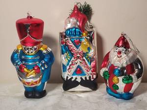 lot 134 image: Department 56 Handblown Glass Ornament Collection - Nutcracker  Jack of Hearts  Clown