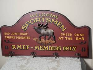 lot 178 image: Welcome Sportmen Hunting Lodge  Bar Wall Mounted Coat Rack