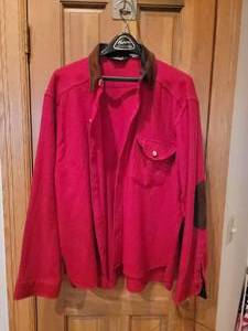 lot 175 image: Vintage Woolrich Mens XL Red Wool Leather Look CollarElbow Hunting Shirt