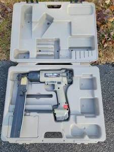 lot 353 image: Porter Cable Bammer 15 Gauge Corldess Framing Nailer