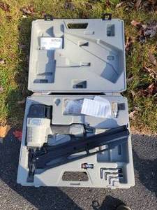 lot 352 image: Porter Cable Round Head Framing Nailer - Model FR350