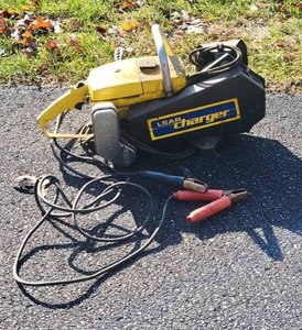 lot 340 image: Lear Charger Vintage Gas Powered Jump Starter