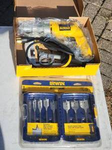 lot 331 image: DeWalt Heavy Duty 12 Corded Drill with Irwin Speedbor Bits - DW235G