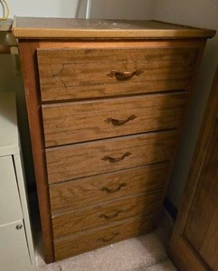 lot 120 image: Vintage 6 Drawer Dresser
