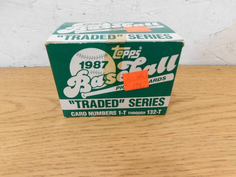 lot 268 image: 1987 Topps Traded Factory Sealed Set