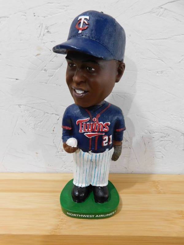 lot 85 image: Minnesota Twins Delmon Young Bobble Head Stadium Giveaway