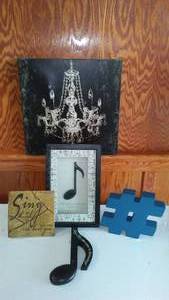 lot 703 image: Music Themed Decor.