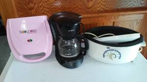 lot 710 image: Small Appliances. Mr. Coffee, Baby Cakes