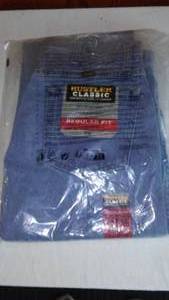 lot 652 image: NEW Rustler Classic Regular Fit Straight Leg Jeans - Size 34 x 32L