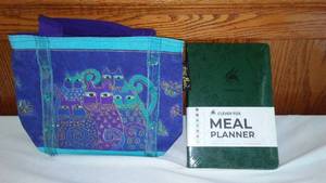 lot 673 image: Clever Fox Meal Planner with Colorful Cat Tote Lunch Bag