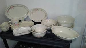 lot 752 image: Vintage Set of Pfaltzgraff Tea Rose Serving Dishes