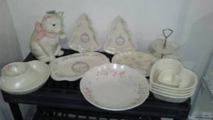 lot 759 image: Pfaltzgraff Tea Rose Collection -  Vintage Tableware Set