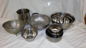 lot 337 image: Lot of 8 Stainless Steel Mixing Bowls and Colanders