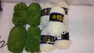 lot 450 image: Lion Brand Yarn Lion Suede (9).