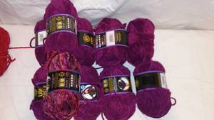lot 451 image: Lion Brand Yarn Lion Suede (10).