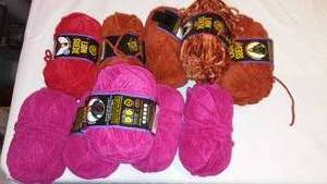 lot 453 image: Lion Brand Yarn Lion Suede (10).