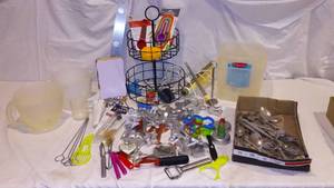 lot 458 image: Misc Kitchen Items.
