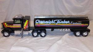 lot 362 image: Nylint Freightliner Overnight Tanker Express.