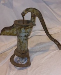 lot 371 image: Hudson Water Pump.