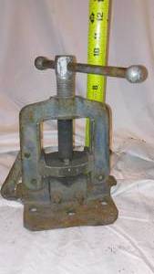 lot 378 image: Sears 18 to 2  Pipe Vise