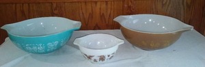 lot 828 image: Vintage  Pyrex Cinderella Bowls (3)