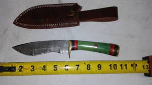lot 834 image: Damascus Steel Hunting knife with  leather Shealth