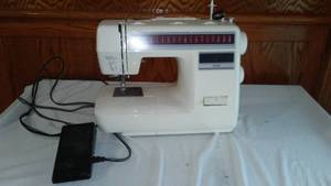 lot 835 image: Brother XL 3200 Sewing Machine