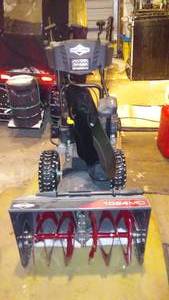 lot 837 image: Briggs and Stratton 950 Snowblower.