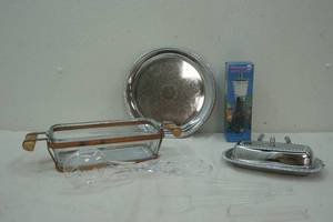 lot 336 image: vintage bakeware lot