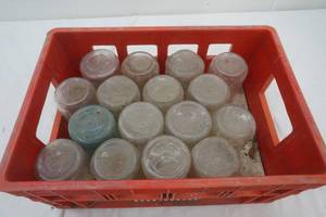 lot 351 image: pint canning jar 16ct and crate 18x1