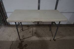lot 353 image: folding table 4x2
