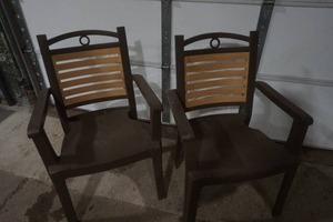 lot 356 image: 2 heavy duty plastic lawn chairs