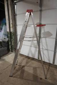 lot 364 image: Werner 6 aluminum step ladder