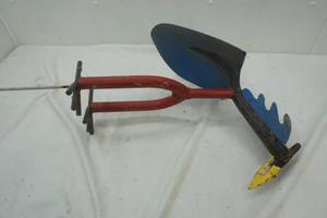 lot 9 image: repurposed lawn and garden ornaments