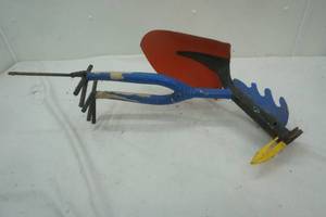lot 10 image: repurposed lawn and garden ornaments