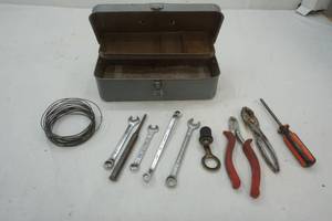 lot 21 image: Tools, Tools box