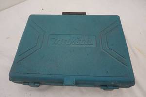 lot 32 image: Makita drill