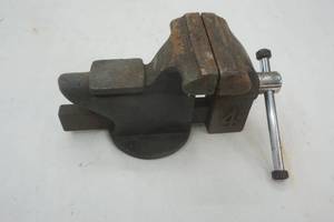 lot 39 image: Bench vise