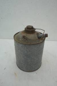 lot 47 image: vintage oil can