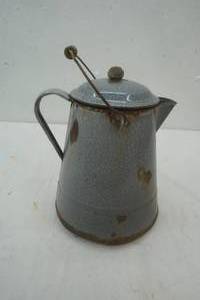 lot 48 image: Vintage coffee pot
