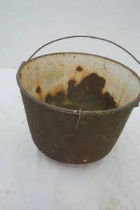 lot 50 image: Vintage cast iron pail