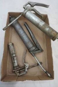 lot 90 image: grease guns 3ct