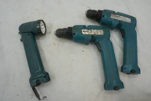 lot 96 image: Makita set 2 drills and a flashlight
