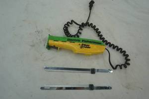 lot 97 image: electric knife and 2 blades