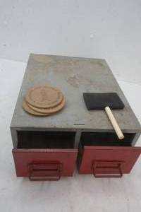 lot 122 image: small file drawer